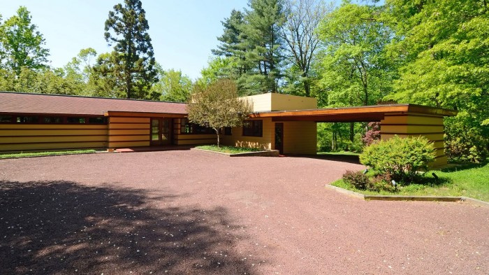 Exploring Frank Lloyd Wright Houses You Can Visit Today